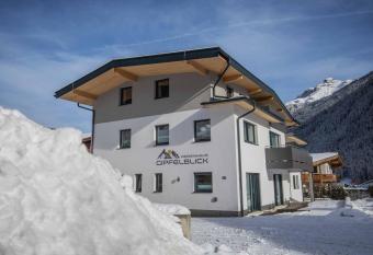 Ferienhaus Gipfelblick has Balcony rooms