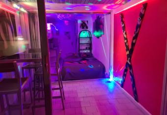 Village Naturiste Cap d Agde Studio Terrasse Port Nature Emplacement favori allows 18 year olds to book a room