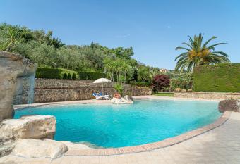 Residence Villa Rosi has Balcony rooms