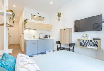 Le Cocon Villette allows 18 year olds to book a room