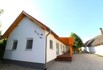 Friends & Family Apartmanok Velence allows 18 year olds to book a room