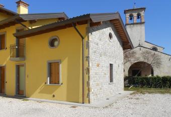 Suite Maria has Balcony rooms