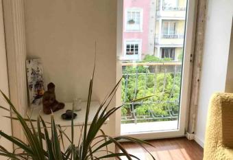 Luxury part of the city - Modern Apartment with Airconditioning - near Subway has rooms with a private hot tub