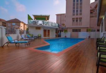 Central Hotel Ridge allows 18 year olds to book a room