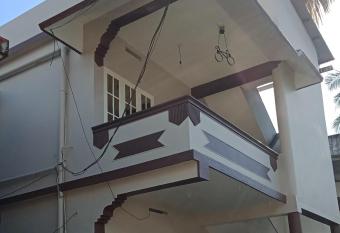 Frangipani Holiday Home has Balcony rooms