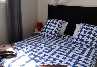 Biscuit - G  te du moulin allows 18 year olds to book a room