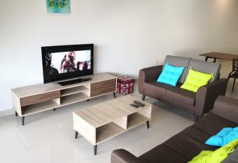 Sparkling clean Homestay @ Kota Kemuning - Rimbayu has Balcony rooms