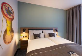 the niu Loom allows 18 year olds to book a room