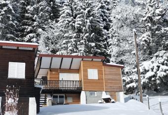 Vue imprenable , lac des Rousses 2 km has Balcony rooms
