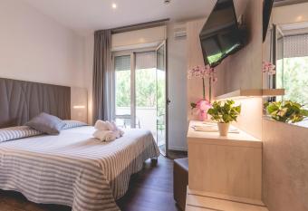 Hotel Loretta & Dependance allows 18 year olds to book a room