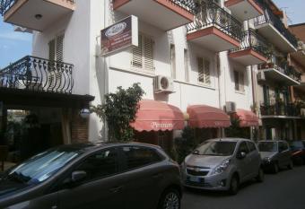 Pensione S. Antonio Ristorante Silvia allows 18 year olds to book a room