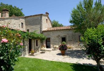 Querceto Di Castellina has Balcony rooms