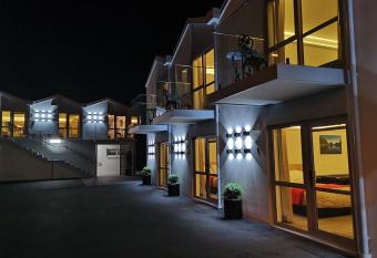 V Motel allows 18 year olds to book a room