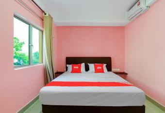 OYO 89387 Sun Keerana Hotel allows 18 year olds to book a room