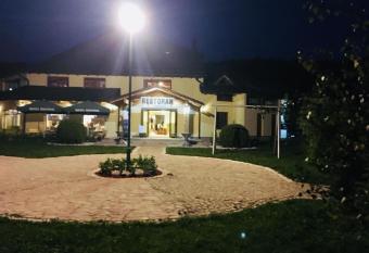 OMLADINSKI HOTEL ROSTOVO allows 18 year olds to book a room