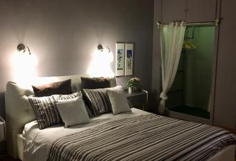 a casa di Narciso e Margherita allows 18 year olds to book a room