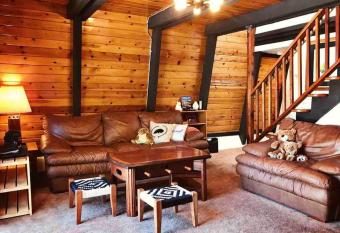 ^Bearwood Cabin^ - Close to Oktoberfest & Snowplay allows 18 year olds to book a room