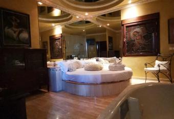 Hostal Avenida Andalucia allows 18 year olds to book a room