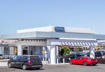 Travelodge by Wyndham San Francisco Airport North allows 18 year olds to book a room