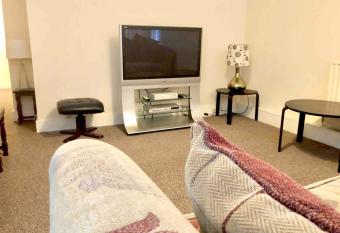 AC Lounge 2 allows 18 year olds to book a room