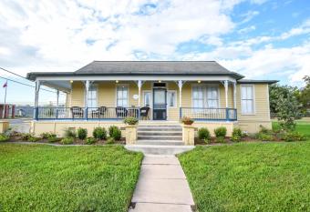 Das Meyer Haus - Luxe Victorian has Balcony rooms