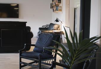 Hugo & Carters Backpackers & Motel allows 18 year olds to book a room