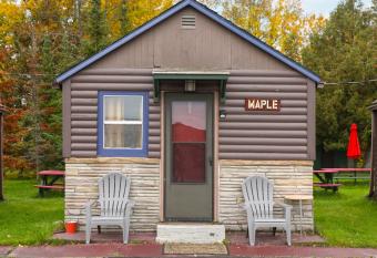 Hilltop Lodge and Cabins has Balcony rooms