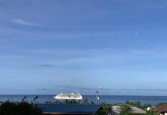 Mailan Hale Hostel has Balcony rooms