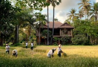 Mane Family Vacation has rooms with a private hot tub
