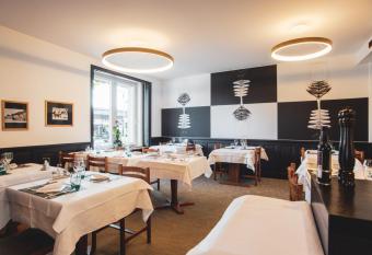 H  tel Victoria has Balcony rooms