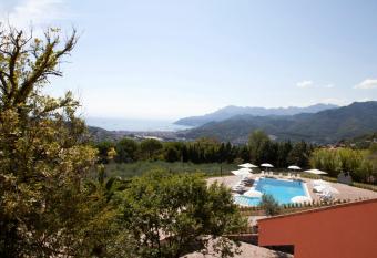 B&B Villa Sethar   has rooms with a private hot tub