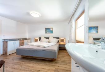 AlpenLiving has Balcony rooms