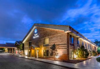 Best Western Denver Southwest has rooms with a private hot tub