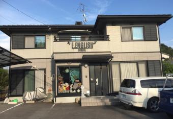 E.English Guest House has rooms with a private hot tub