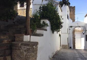 CASA PUERTA ARABE allows 18 year olds to book a room