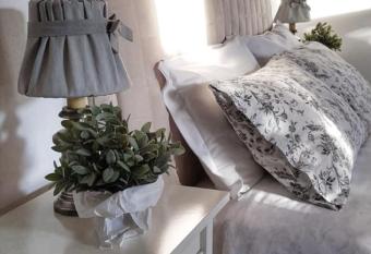 Heremo Delle Ripe has rooms with a private hot tub