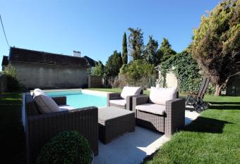 A L Aube de Troyes allows 18 year olds to book a room