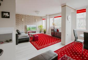 Dimitrovi Rooms has Balcony rooms