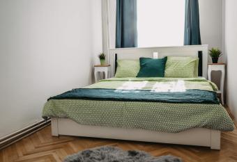 Business and Travel Central Apartment has rooms with a private hot tub