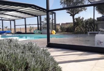 Au bout du monde 1 has Balcony rooms