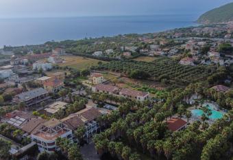 Prince Franklyn Hotel has Balcony rooms