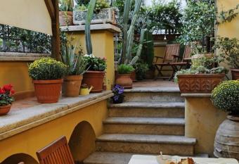 Palazzo Maggiore has Balcony rooms