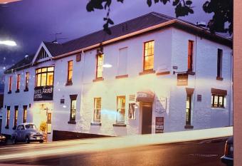 Shipwrights Arms Hotel allows 18 year olds to book a room