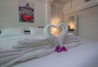 Pantip Boutique Hotel has Balcony rooms