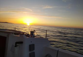 Inolvidable experiencia en un velero de 11 metros! allows 18 year olds to book a room