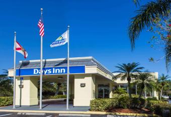 Days Inn by Wyndham Melbourne has Balcony rooms