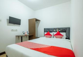 OYO 1460 Anyelir Residence allows 18 year olds to book a room