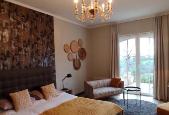 B&B LES CRESSES allows 18 year olds to book a room