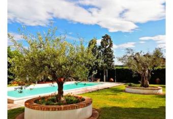 Villa Paola allows 18 year olds to book a room