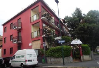 Hotel Renato has Balcony rooms